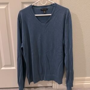 Men’s v neck sweater